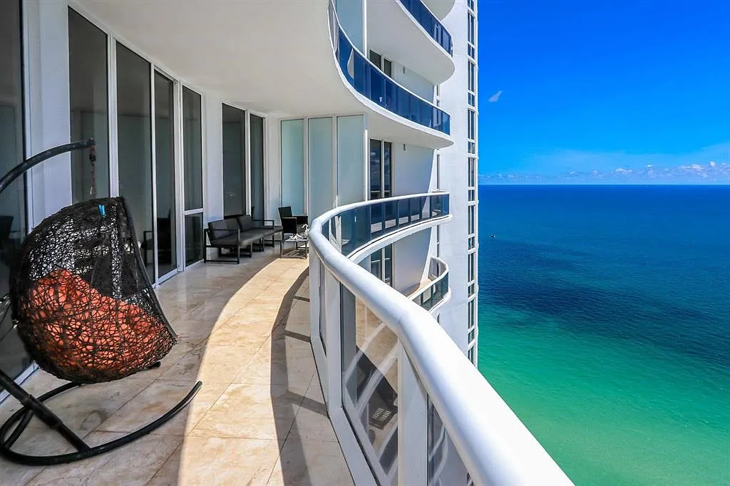 15901 Collins Ave — Photo 1