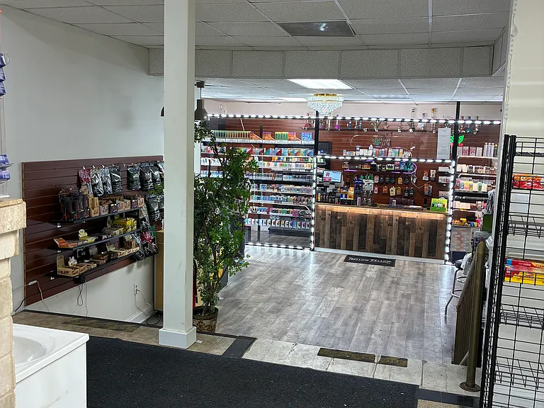 208 W Johnson Hwy — Photo 1