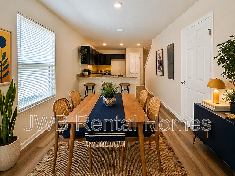 1503 W 6th St — Photo 4