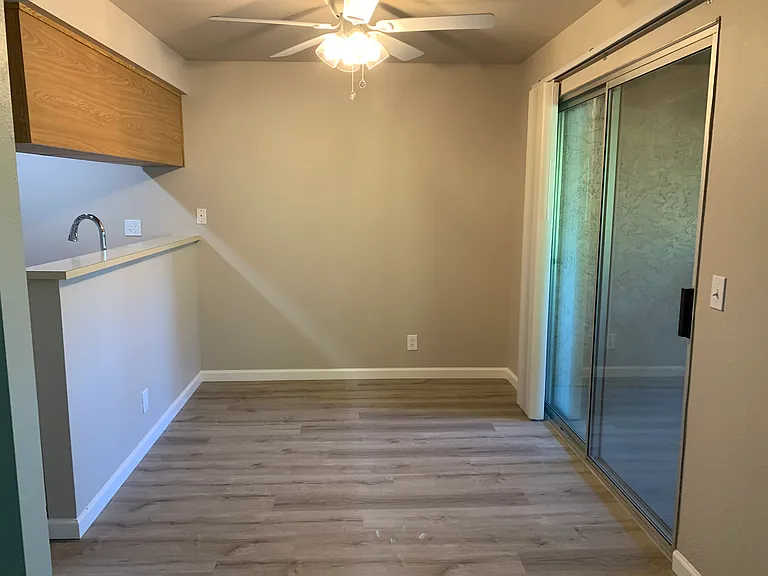 Sandalwood Apartments — Photo 13