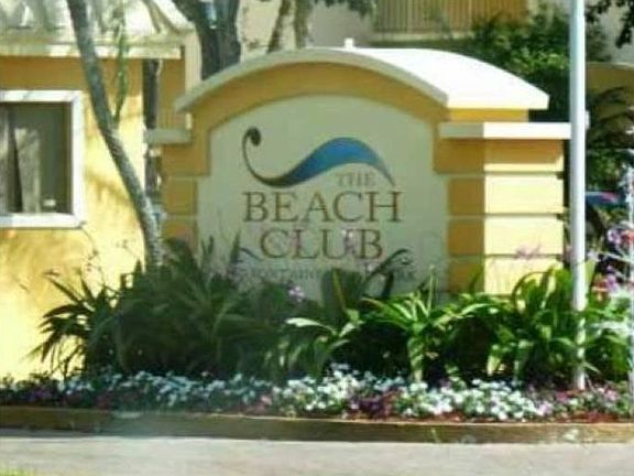 3rd image of 9375 Fontainebleau Blvd #401