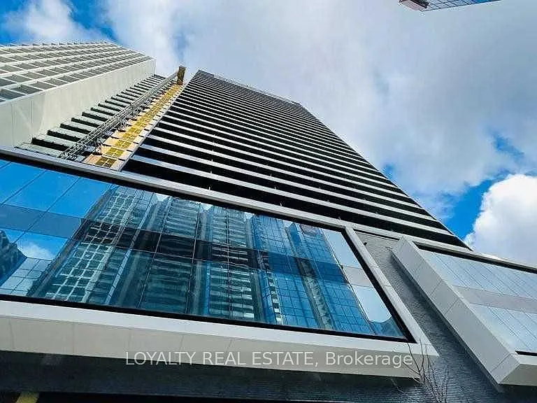20 Edward St S #912 — Photo 1