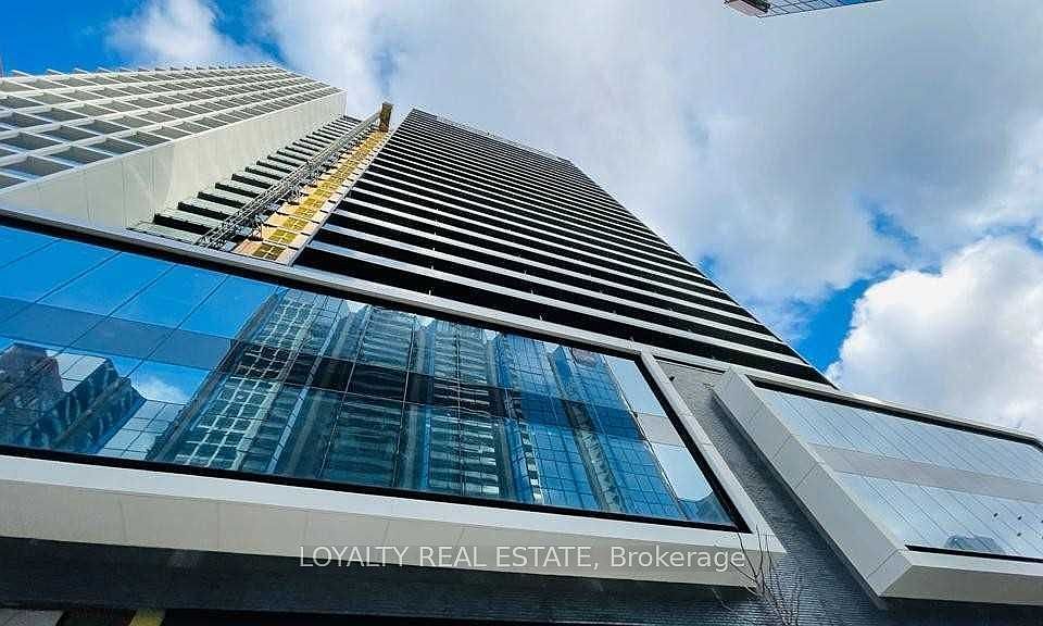 1st image of 20 Edward St S #912