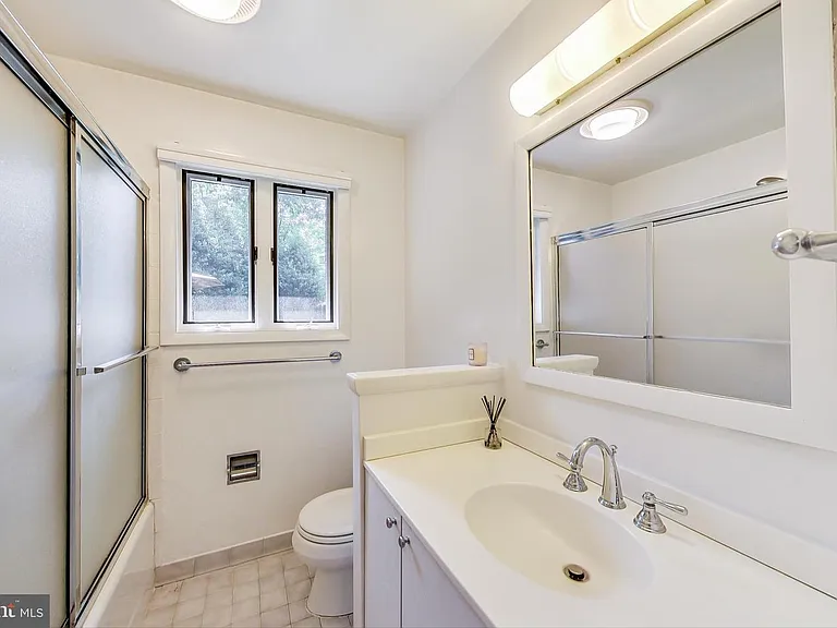 6515 E Halbert Rd — Photo 23