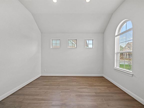 5th image of 5811 Dublin Ln