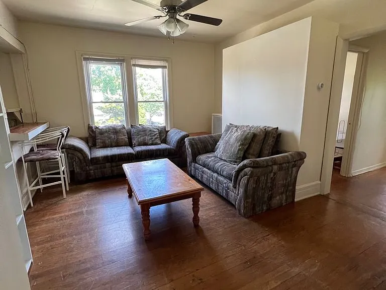 1032 Vaughn St — Photo 12