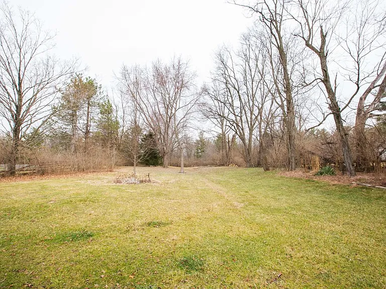 273 Shanahan Rd — Photo 8