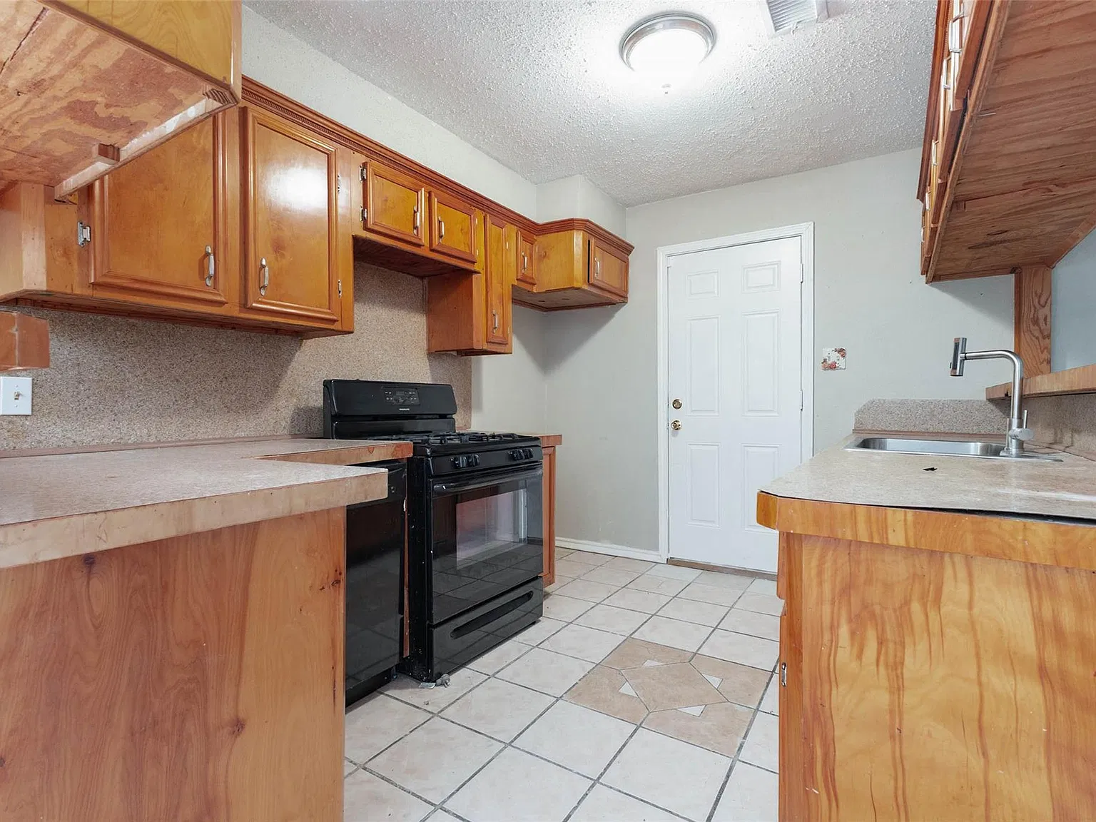 3 bed, 2.0 bath, 1709 sqft, $1,695 — Photo 4