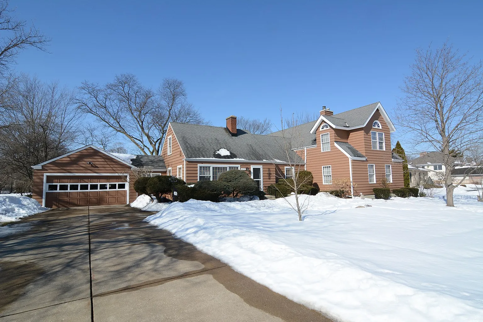 1470 S Villa Ave photo 1