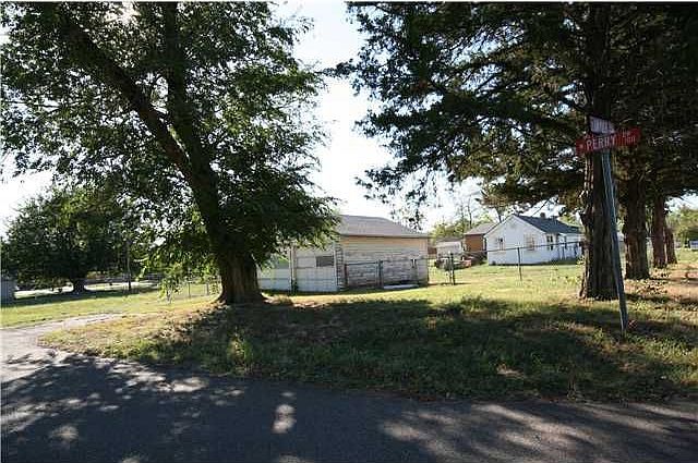 2nd image of 1016 S Snyder Dr