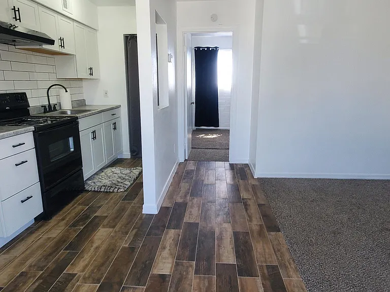 1938 E Adams St #6 — Photo 7