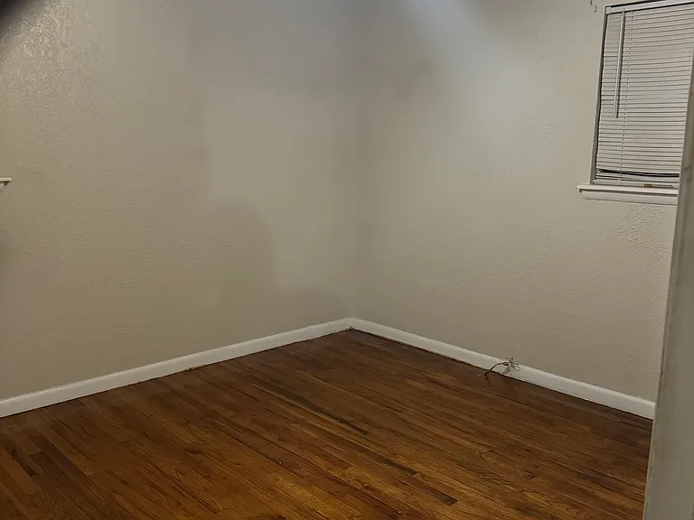 925 SW 35th St — Photo 5