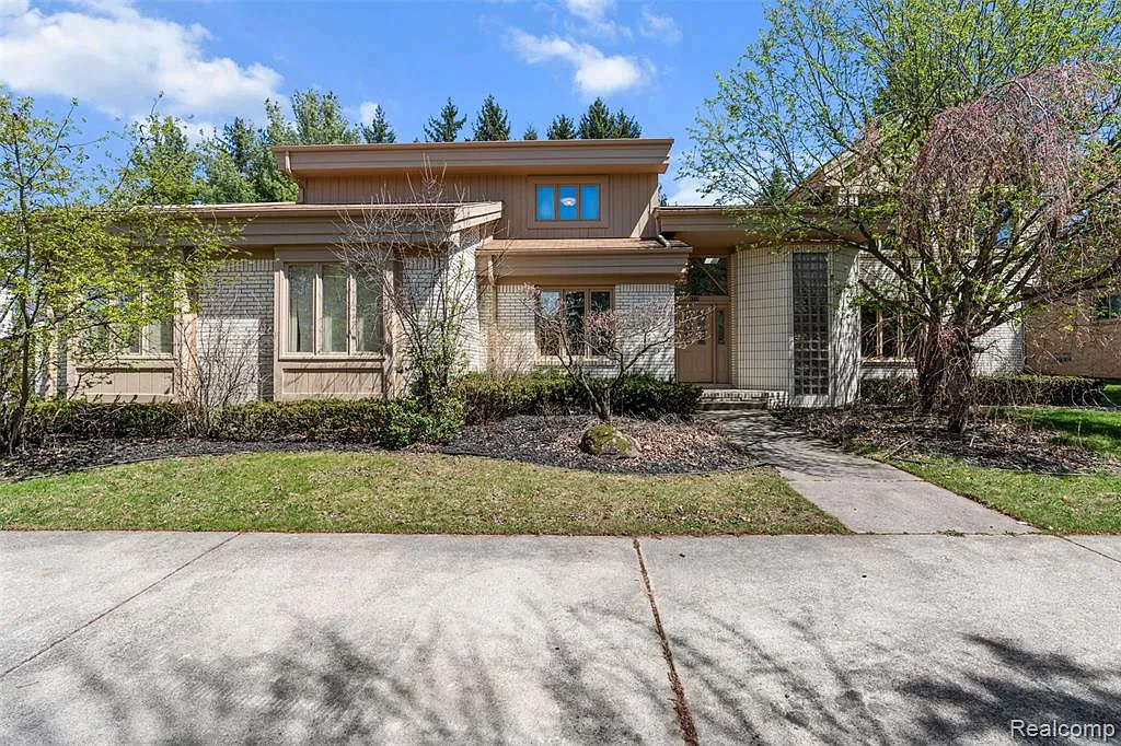 4 bed, 3.5 bath, 4577 sqft, $4,250 — Photo 1