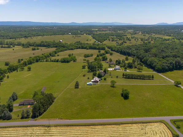 1410 Pierce Rd, Berryville, VA 22611