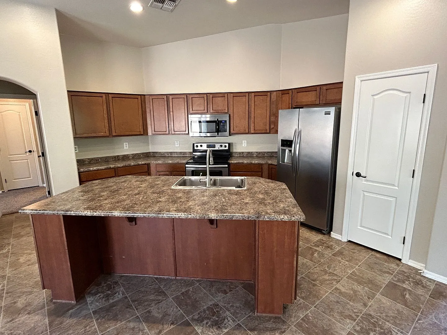 3 bed, 2.0 bath, 1748 sqft, $2,000 — Photo 3