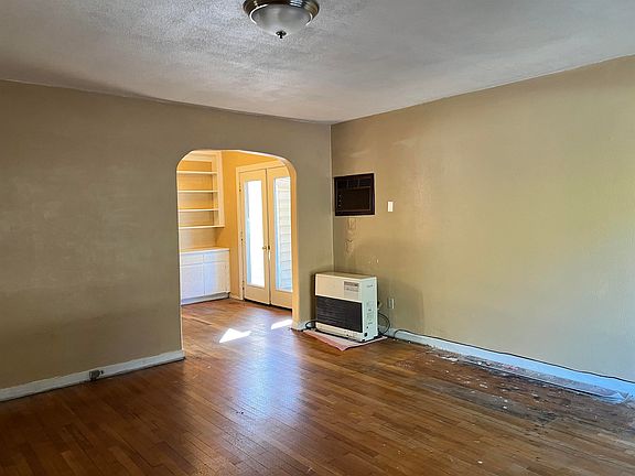4th image of 310 S Gold St