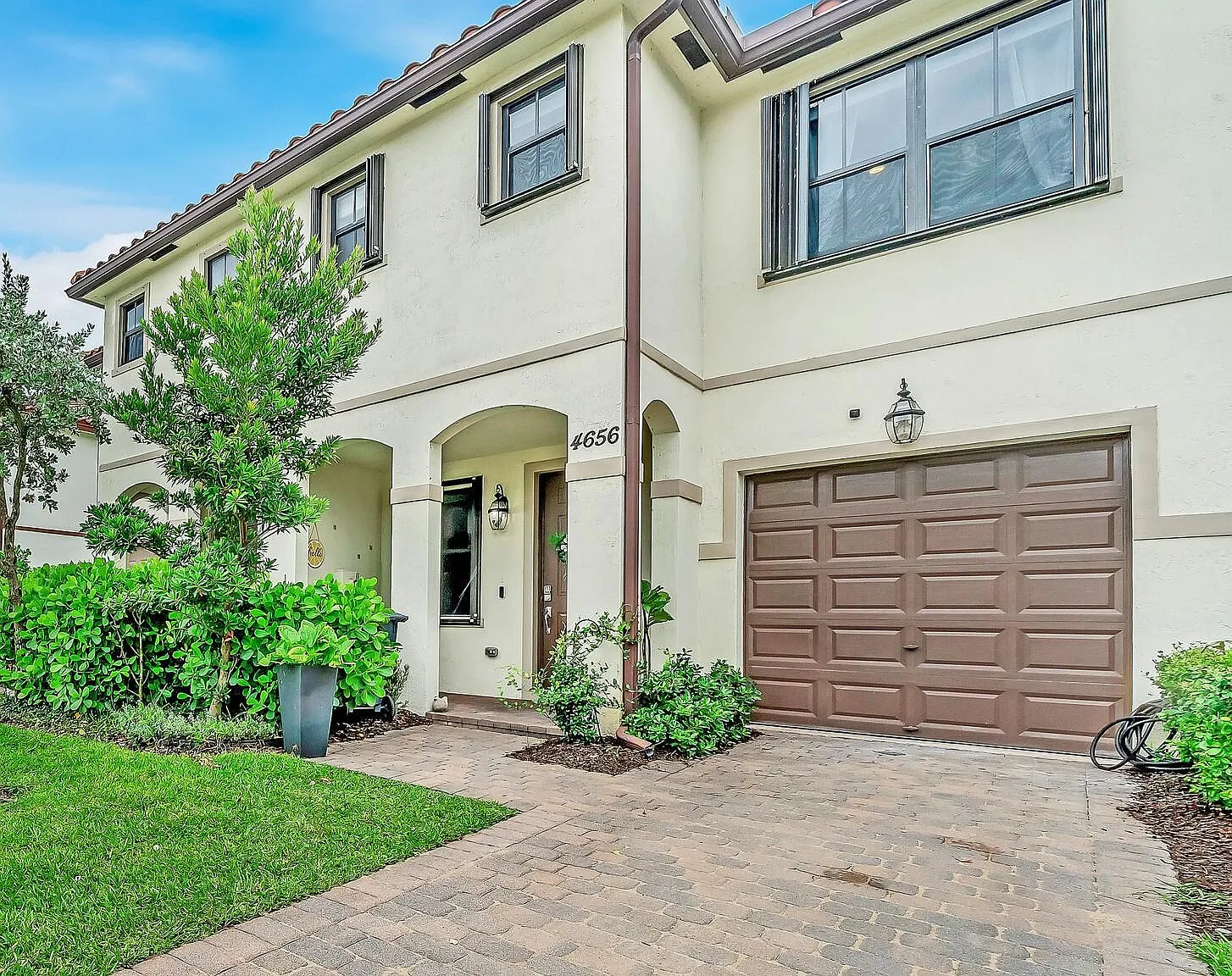 2 bed, 2.5 bath, 1718 sqft, $2,950 — Photo 1