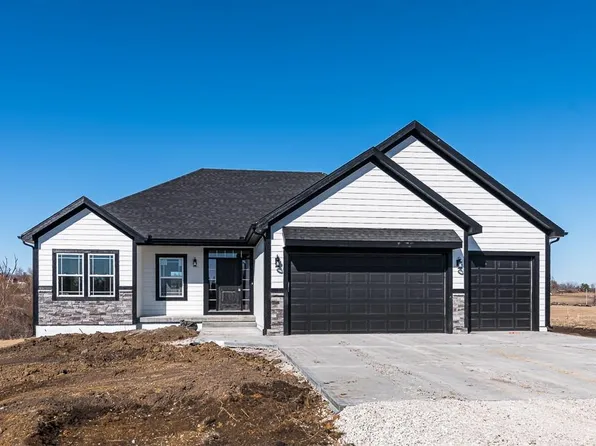 2703 Stone Creek Ave, Tonganoxie, KS 66086