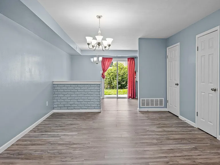 1392 Argyle Way — Photo 5