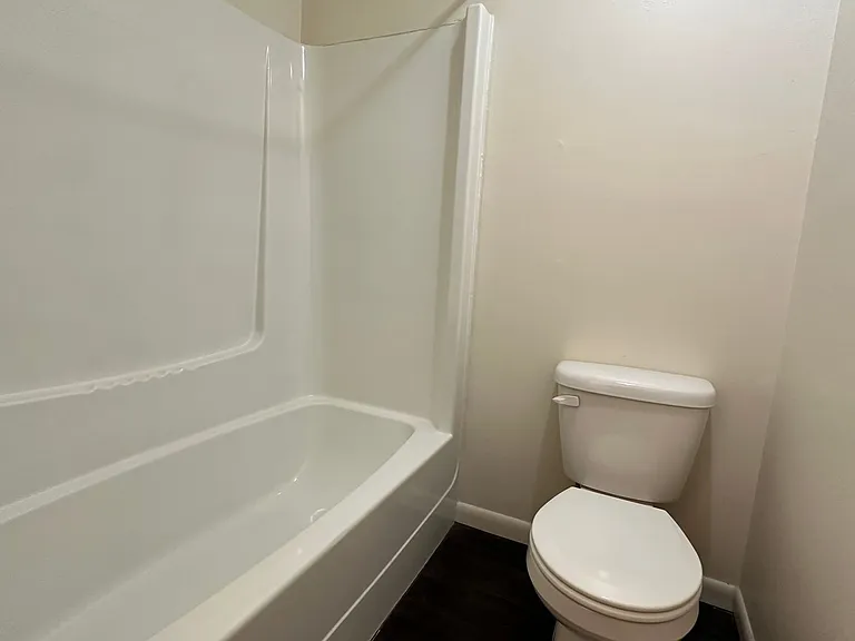 327 W 1st St — Photo 10