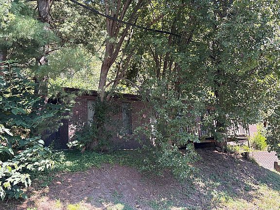 3rd image of 4292 E Shelbiana Rd