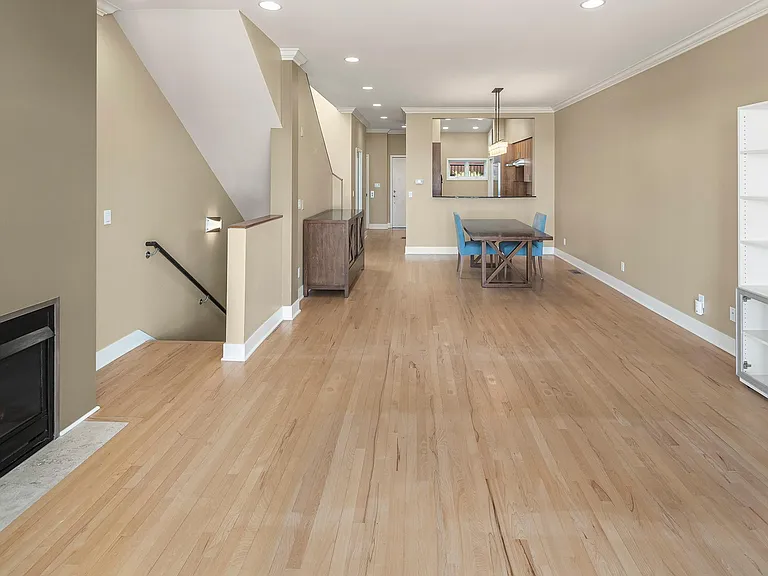 80 E Roanoke St #19 — Photo 11