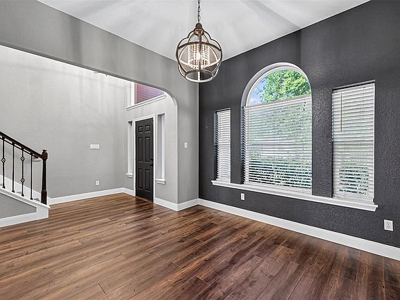 5th image of 3903 Dawn Ln