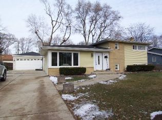 716 E Holly Ct, Mount Prospect, IL 60056