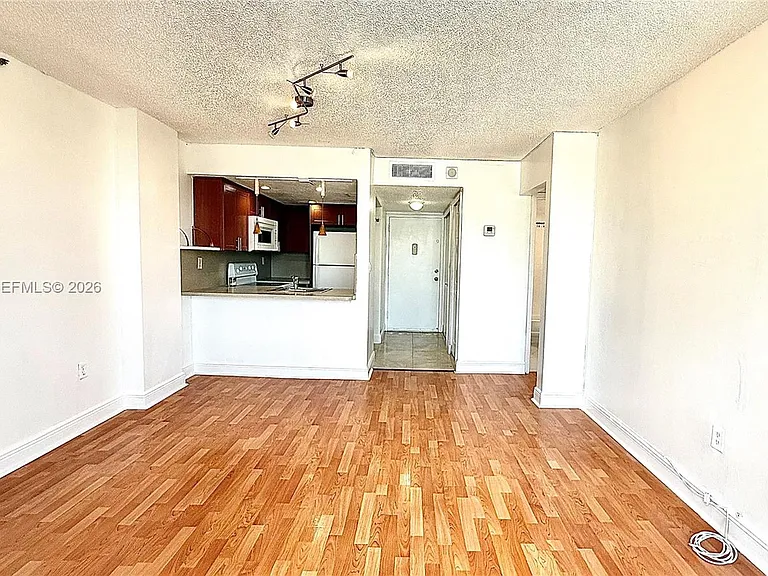 1035 West Ave #306 — Photo 8