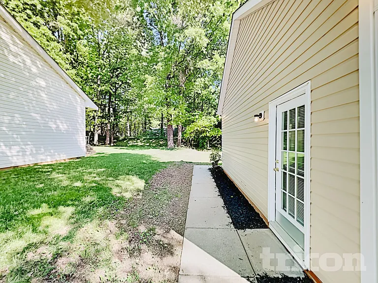 7825 Pence Pond Ln — Photo 16