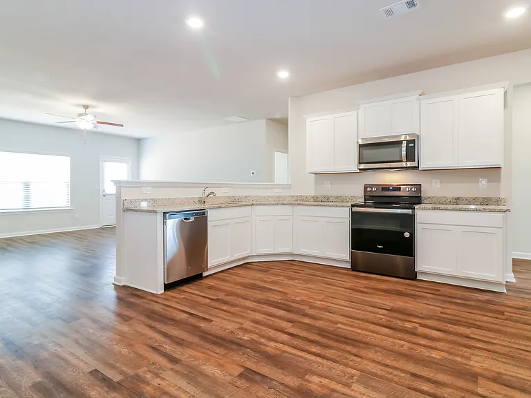 3359 Bridgewood Dr — Photo 5