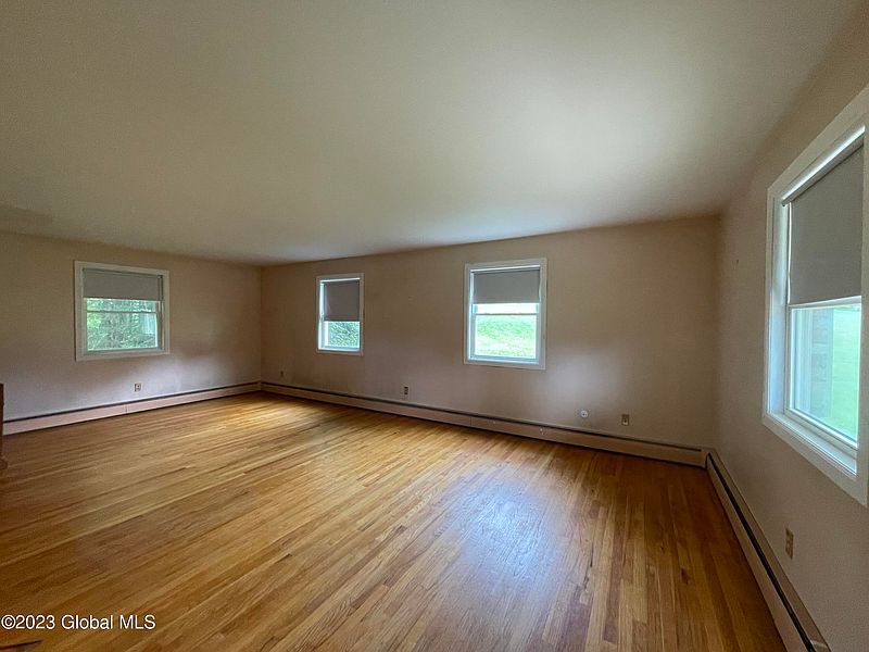 4th image of 129 Wood Dale Drive