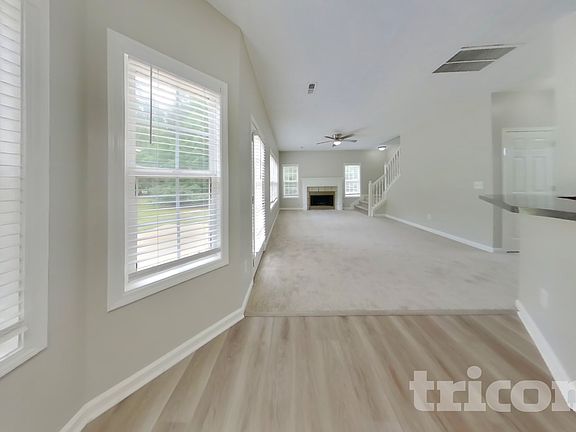 4th image of 585 Chastleton Dr