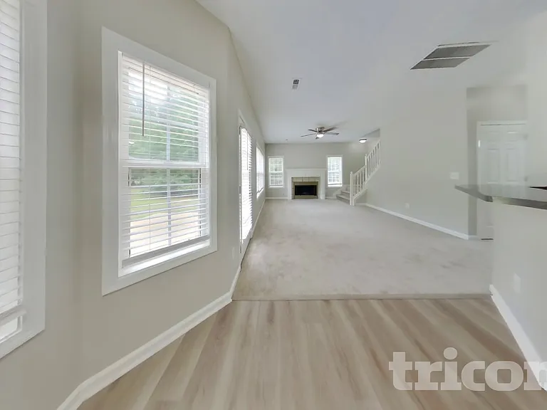585 Chastleton Dr — Photo 4