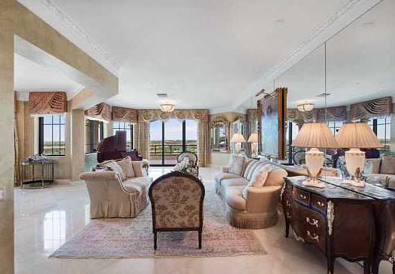 Home For Sale In The Landmark