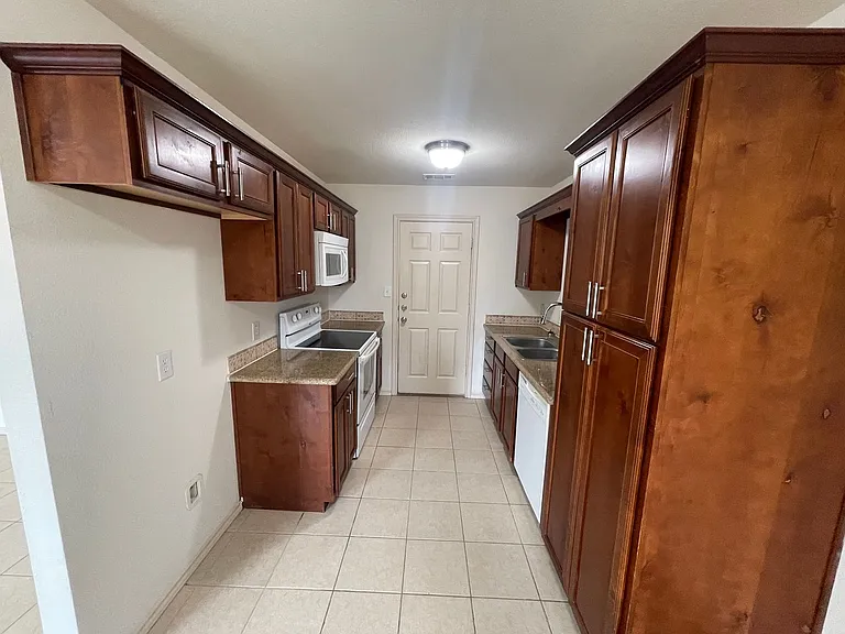 909 Parkplace Rdg — Photo 10