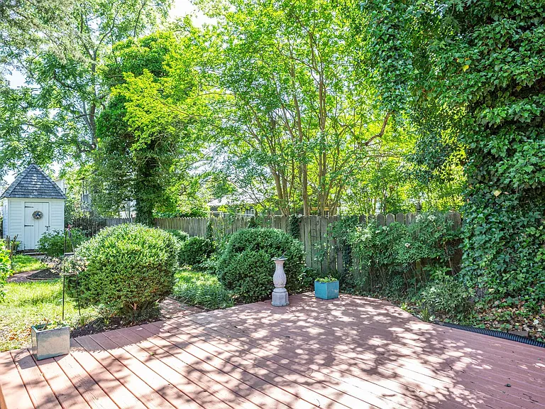 1307 Caroline St — Photo 34