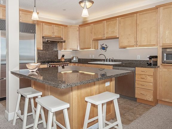 5th image of 1723 NW Harbor Ave #22