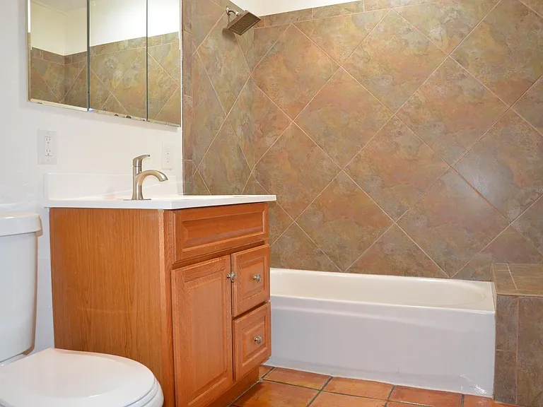 1025 E Indianola Ave — Photo 36