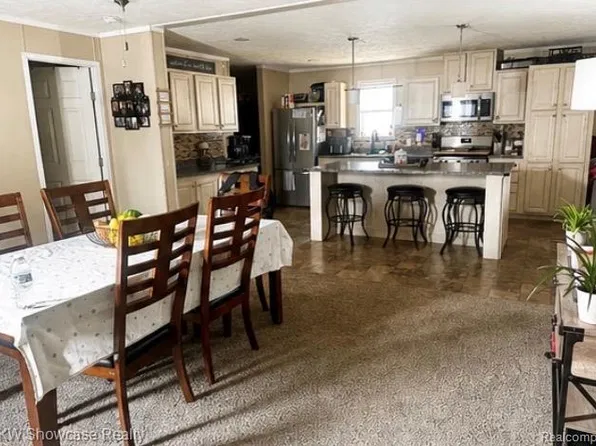 26263 Louisiana Ave, Novi, MI 48374