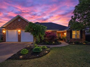 1299 S Saint Andrews Cir, Fayetteville, AR 72701
