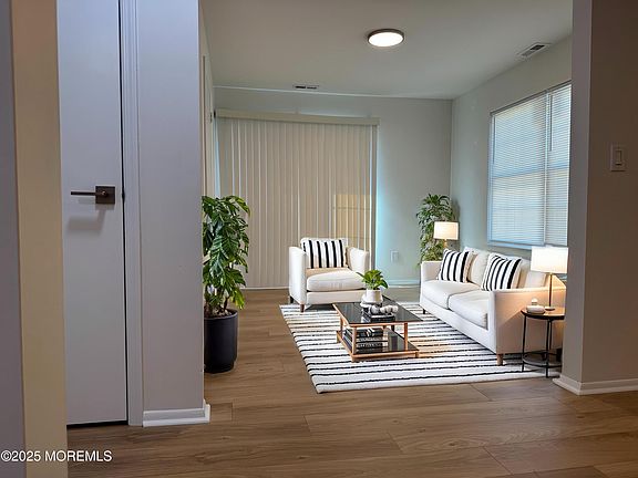3rd image of 709 Zlotkin Cir APT 5