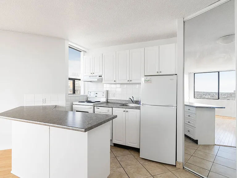 1228 Nicola St #707 — Photo 4