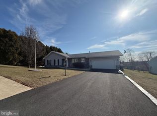 122 Overview Cir E, Red Lion, PA 17356