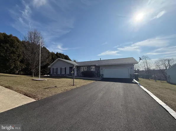 122 Overview Cir E, Red Lion, PA 17356