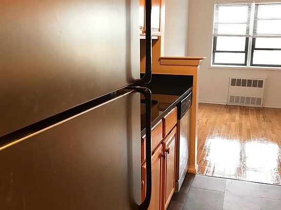 3rd image of 2770 Ocean Ave #81