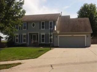 1003 Magnolia Ct, Papillion, NE 68046