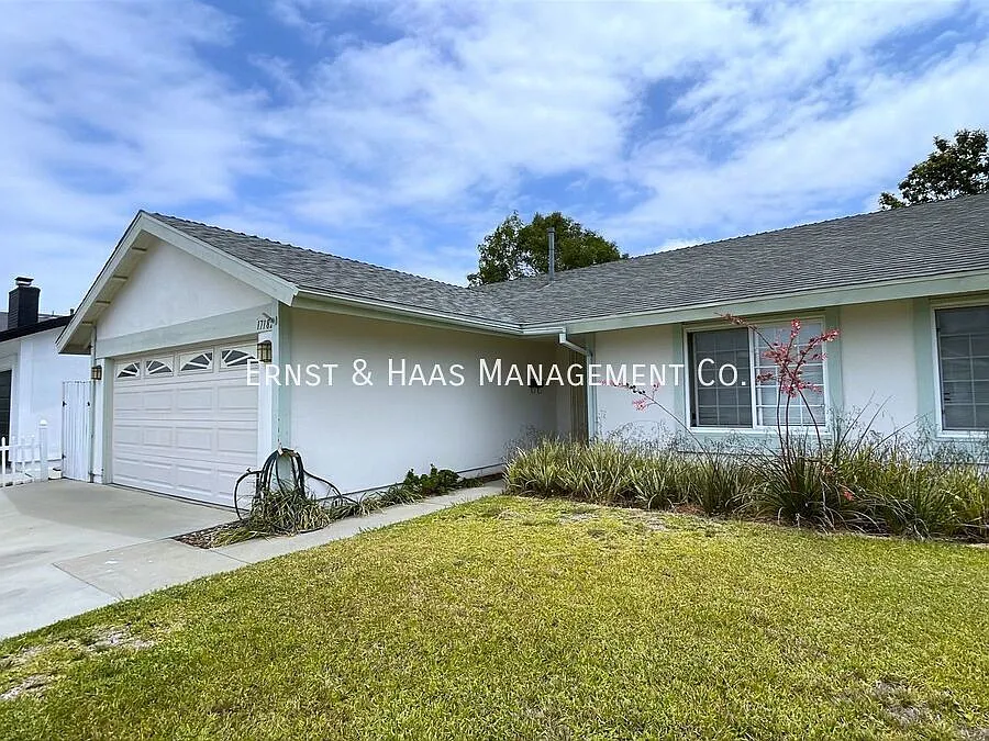 Wonderful 4-Bedroom Home Near Bolsa Chica Wetlands! — Photo 1