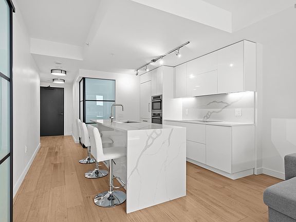 3rd image of 1650 Granville St Unit 1006