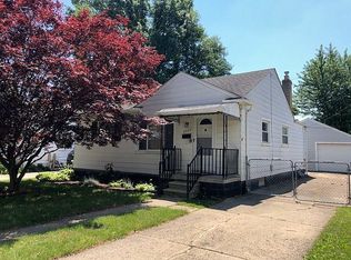 8404 Helen St, Center Line, MI 48015